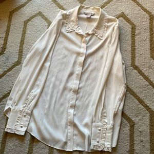 H&M ecru blouse with ruffle color and cuff feature, size L.